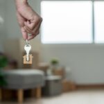 Logement de fonction : à restituer à la fin du CDI ?