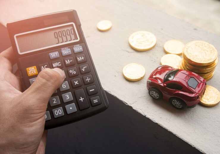 Hand,Pick,The,Calculator,And,Car,With,Coin,Money