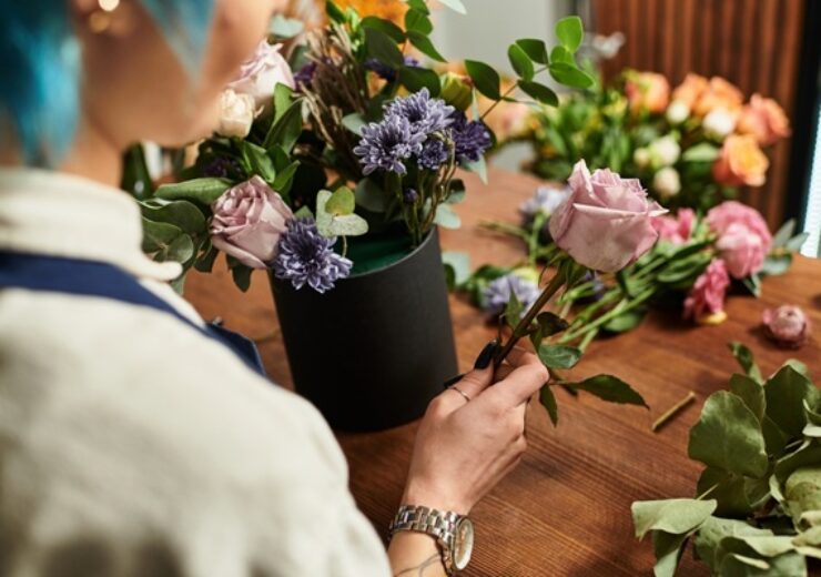 A,Creative,Young,Woman,With,Dyed,Hair,Lovingly,Arranges,Flowers