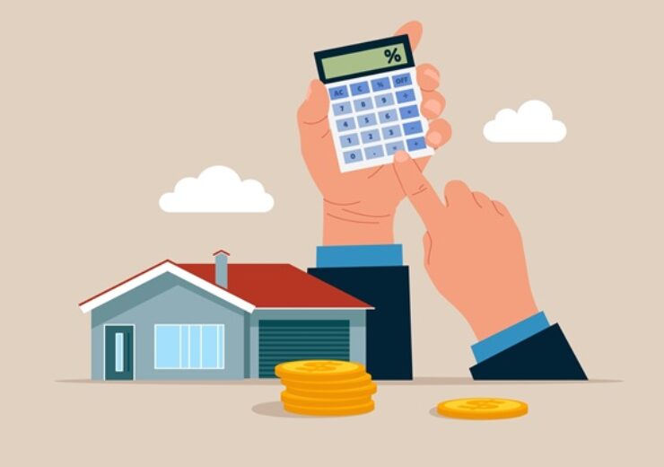 Hands,Holding,A,Calculator,And,Home.,Calculating,Property,Investment,Costs.